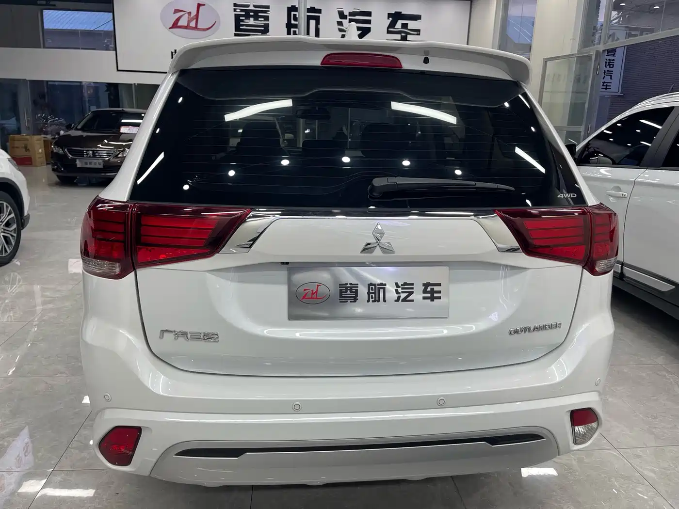 MITSUBISHI OUTLANDER