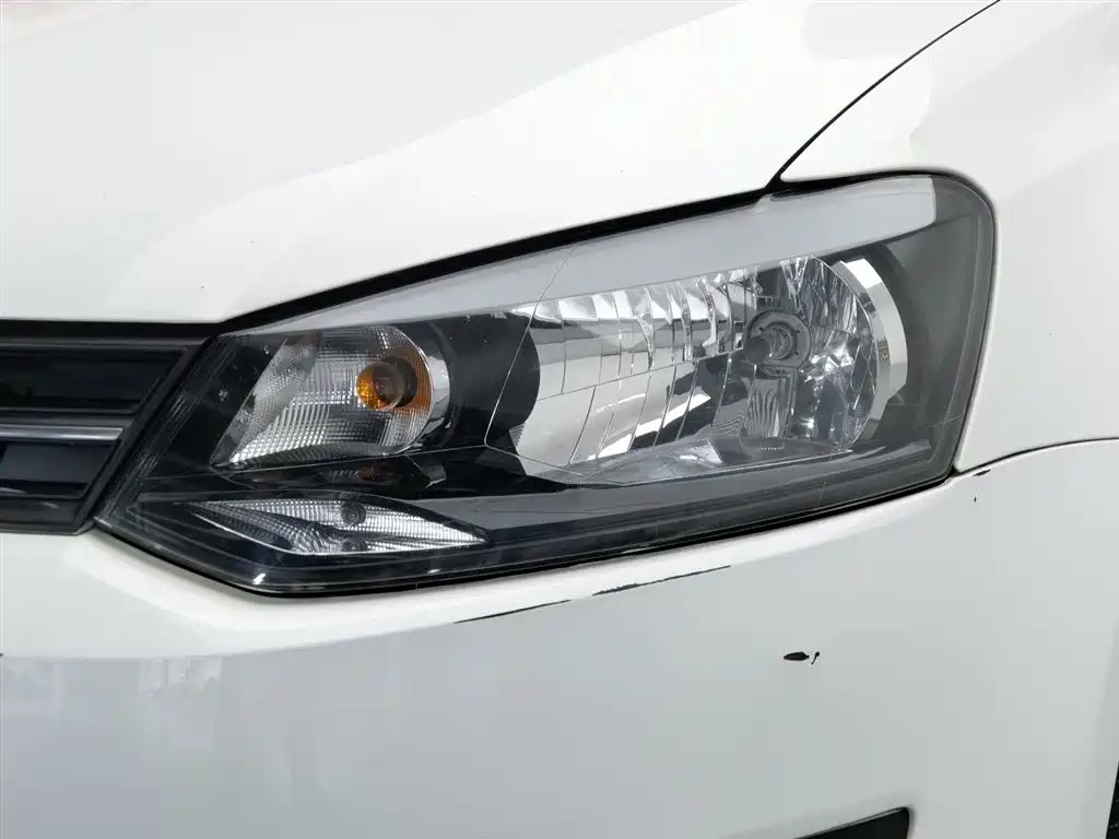 Volkswagen Polo 2013 1.4L Manual Trend Edition фото 7
