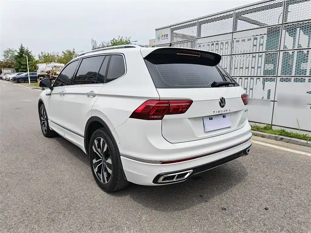 Volkswagen Tiguan L 2024 330TSI Automatic 2WD R-Line Premium Enjoyment Edition фото 10