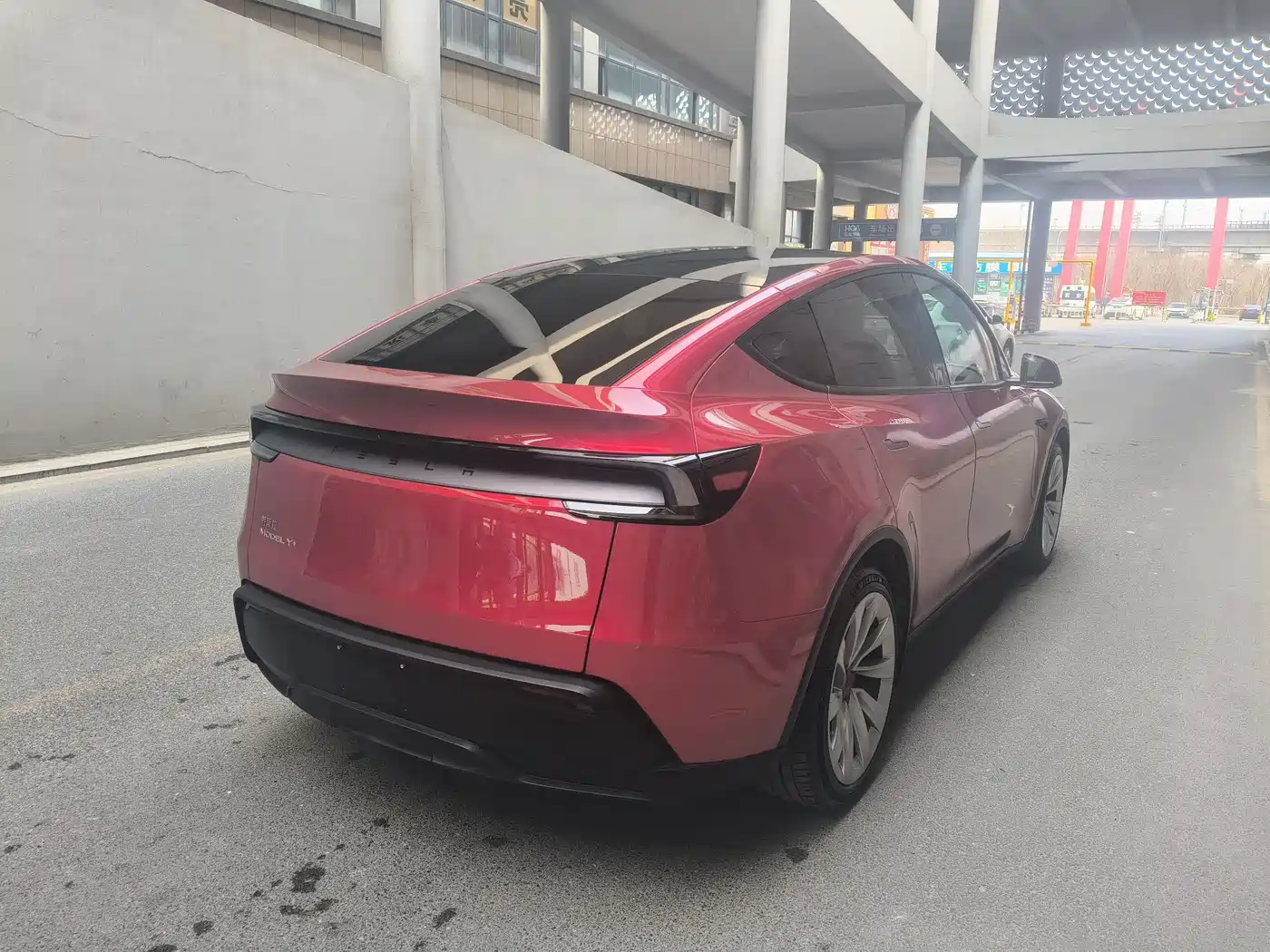 TESLA MODEL Y