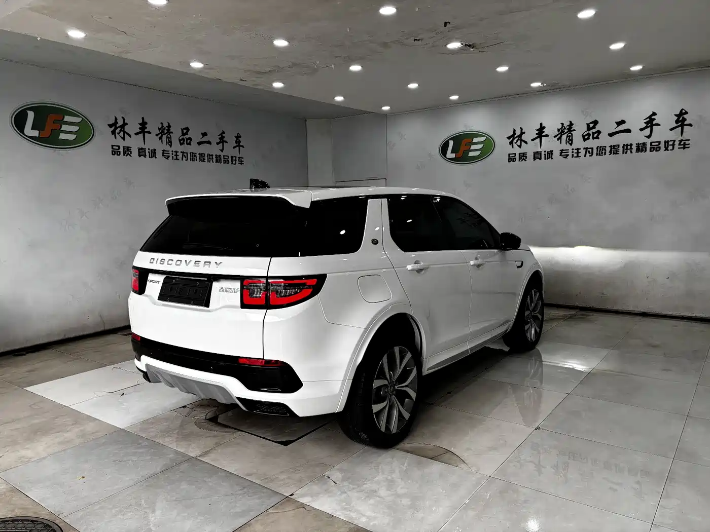 Land Rover Discovery Sport 2025 249PS Performance Tech Edition фото 5