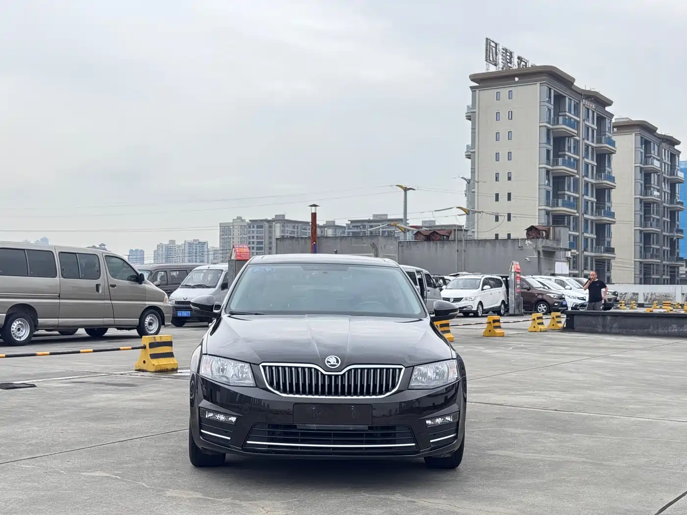 Škoda Octavia 2017 1.6L Automatic Smart Edition фото 2
