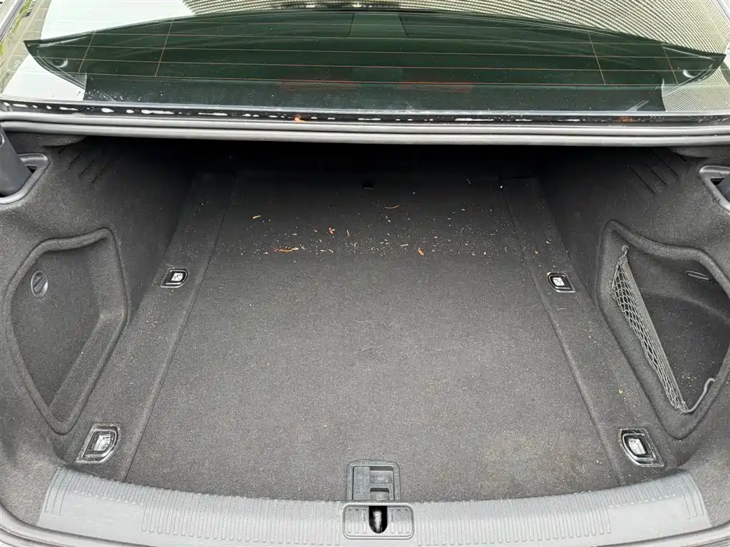 Фото 28 - Audi A4L