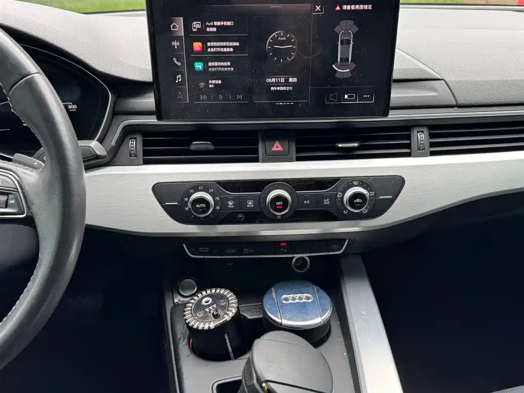 Фото 15 - Audi A4L