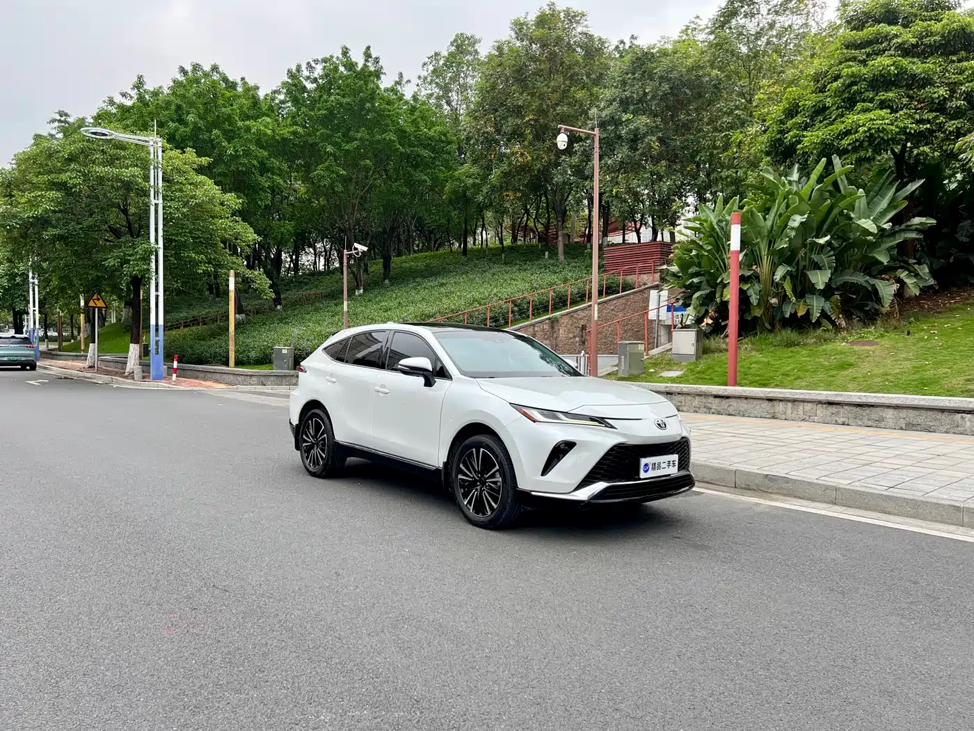 Toyota Venza 2022 2.0L CVT 2WD Premium фото 3