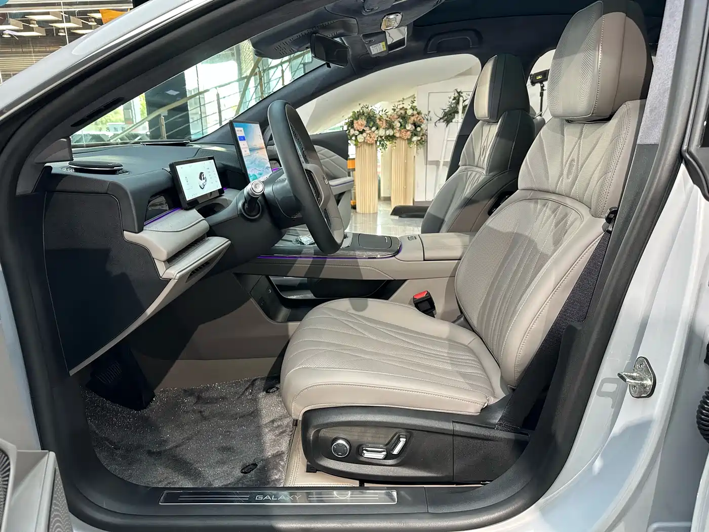 Geely Galaxy Galaxy Xingyao 8 2025 130km EM-P Explorer Edition фото 8