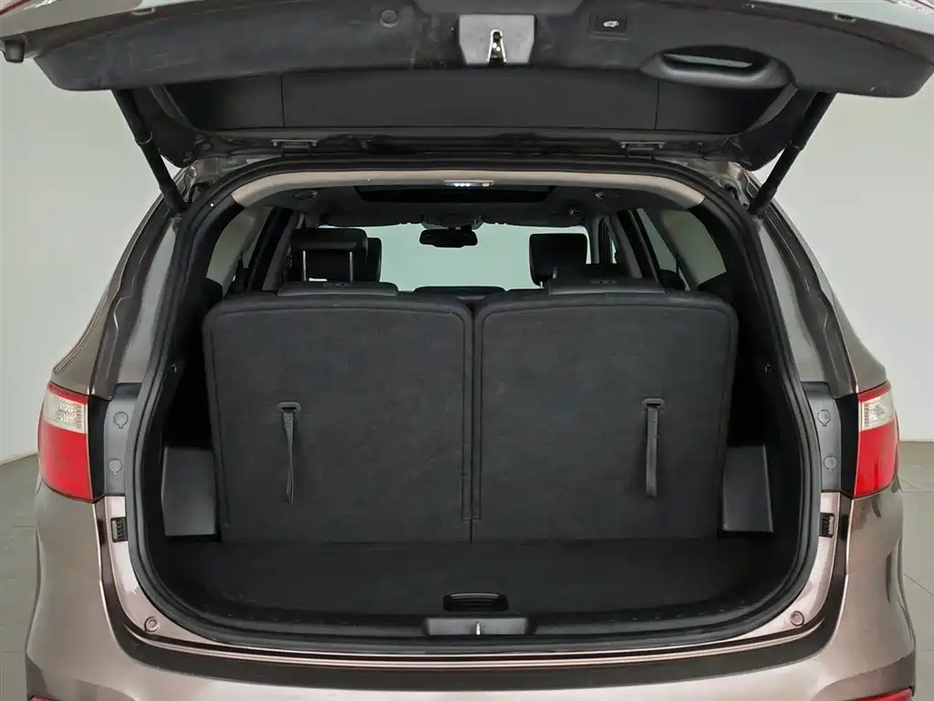 Hyundai Grand Santa Fe 2013 3.0L 7-Seater 4WD Comfort Edition фото 16