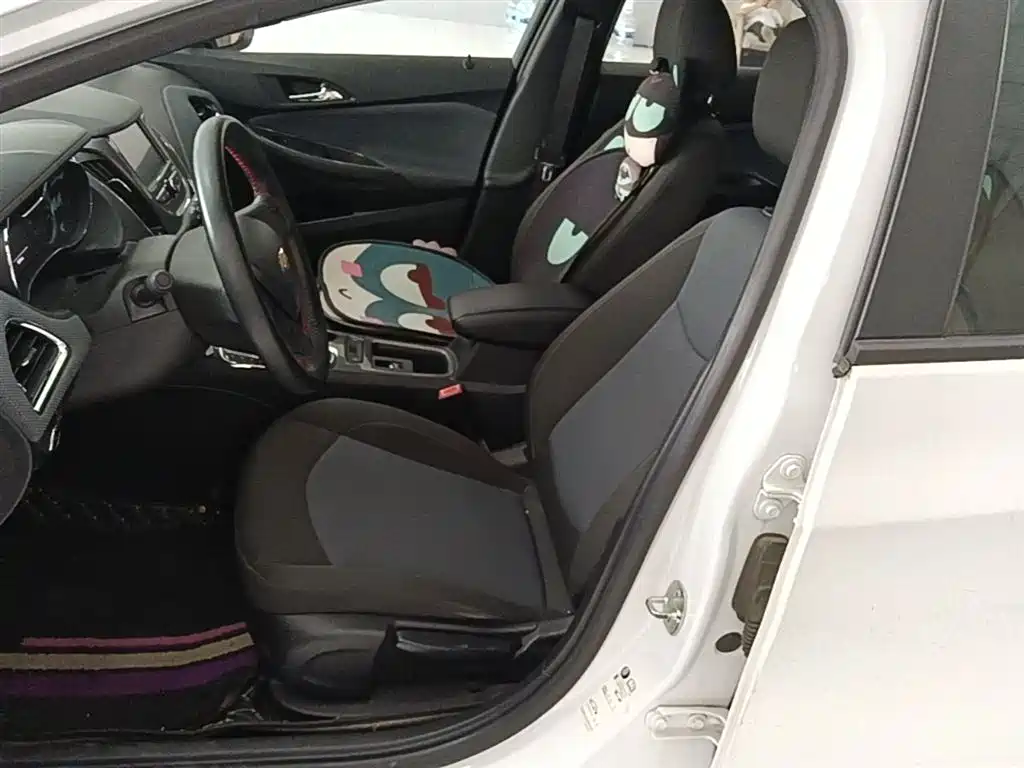Chevrolet Cruze 2018 Hatchback 320 Automatic Pioneer Sunroof Edition фото 15