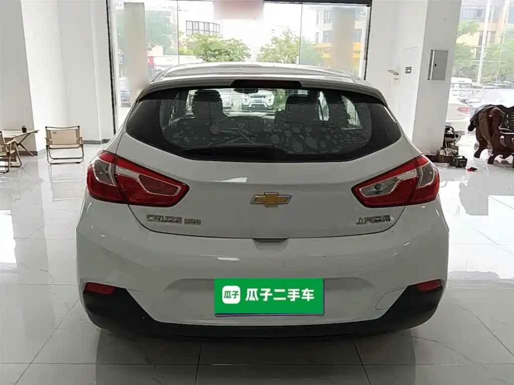 Chevrolet Cruze 2018 Hatchback 320 Automatic Pioneer Sunroof Edition фото 6