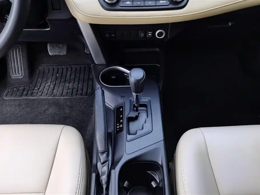 Toyota RAV4 Rongfang 2016 2.0L CVT 2WD Trend (China V) фото 16