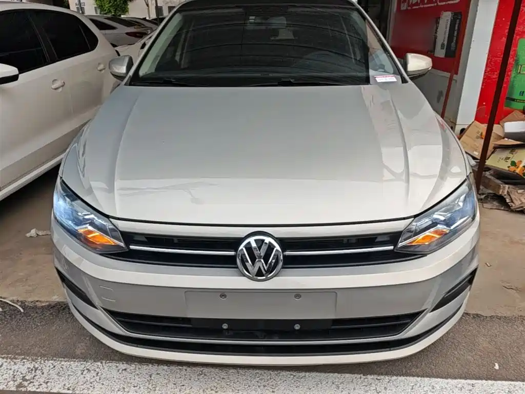 Volkswagen Polo 2019 Plus 1.5L Automatic Panorama Enjoyment Edition фото 3