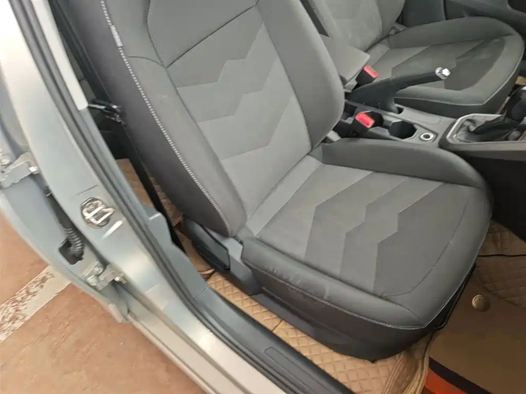 Volkswagen Polo 2019 Plus 1.5L Automatic Panorama Enjoyment Edition фото 25