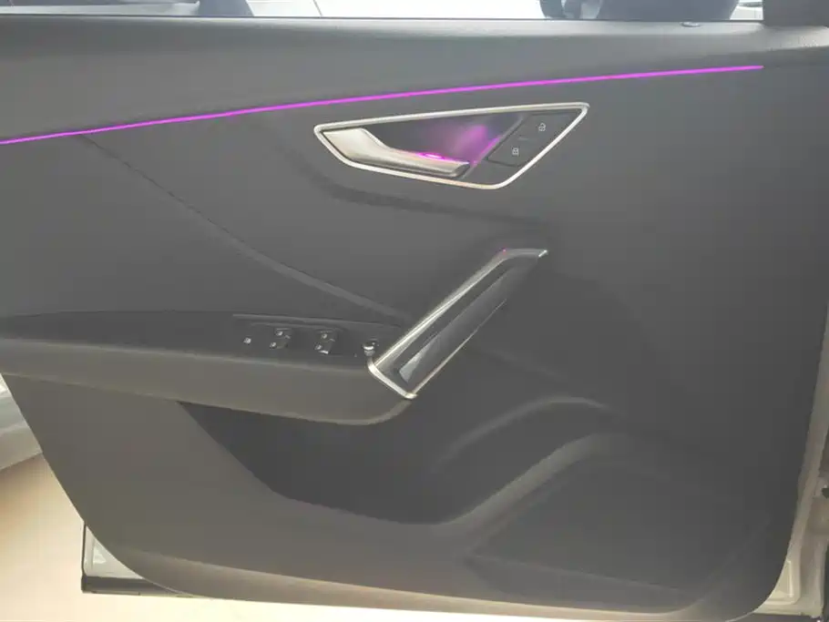 AUDI Q2L E-TRON
