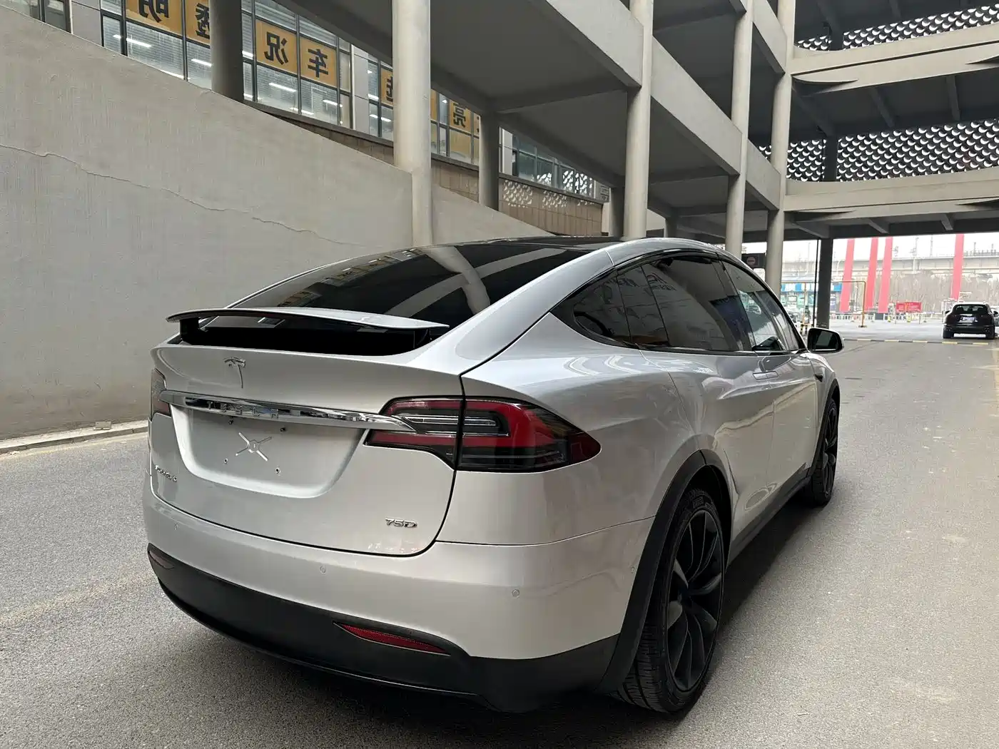 TESLA MODEL X