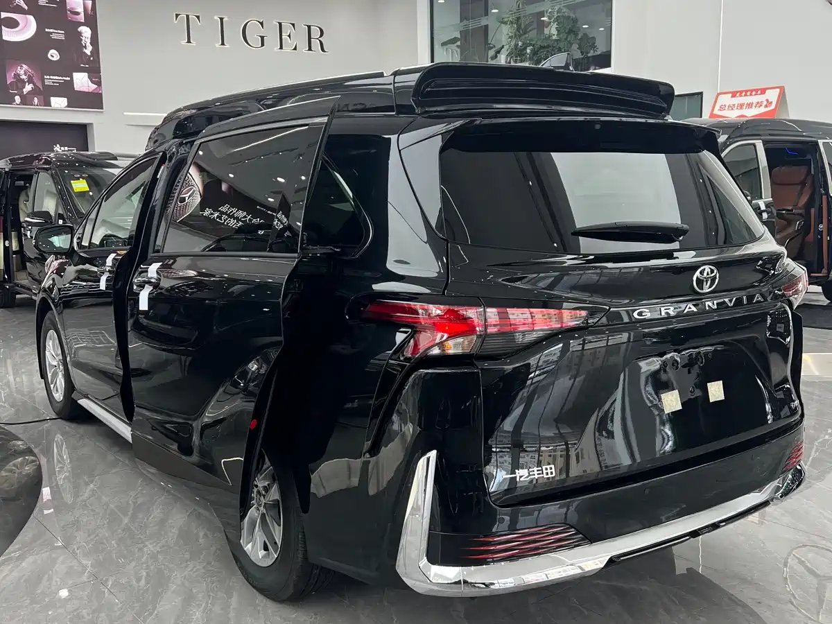Toyota Granvia 2026 Model 2.5L Hybrid Comfort Edition фото 18