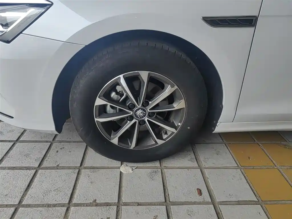 BYD Qin PLUS 2024 Glory Edition DM-i 55KM Leading фото 23