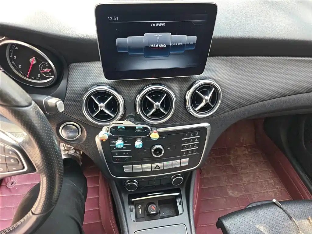 Mercedes-Benz GLA 2018 GLA 200 Dynamic фото 6