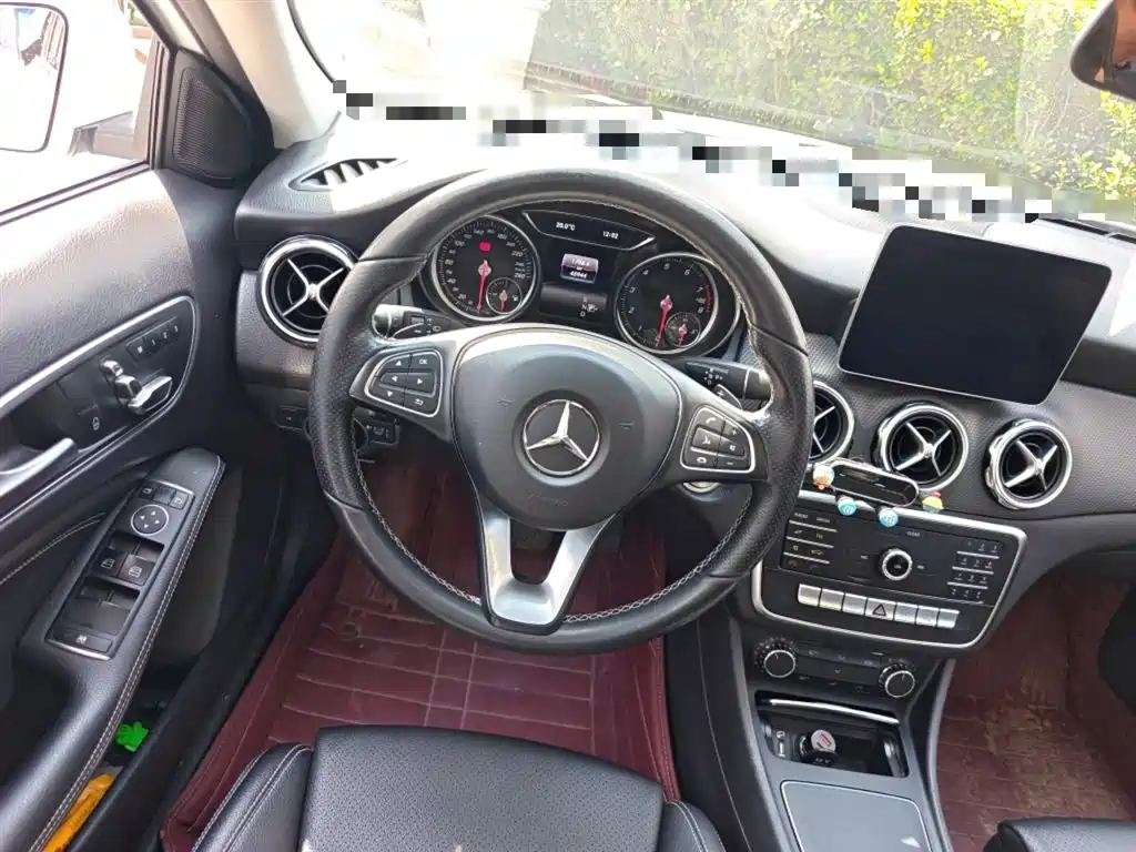 Mercedes-Benz GLA 2018 GLA 200 Dynamic фото 3