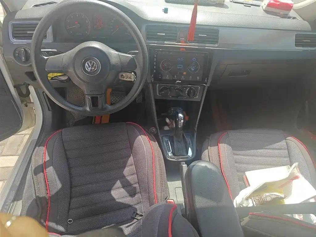 Volkswagen Santana 2015 1.6L Automatic Comfort Edition фото 6