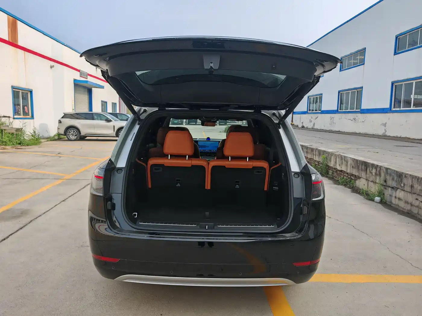 AITO Wenjie AITO M9 2024 Extended Range Ultra 42kWh 6-Seater фото 13