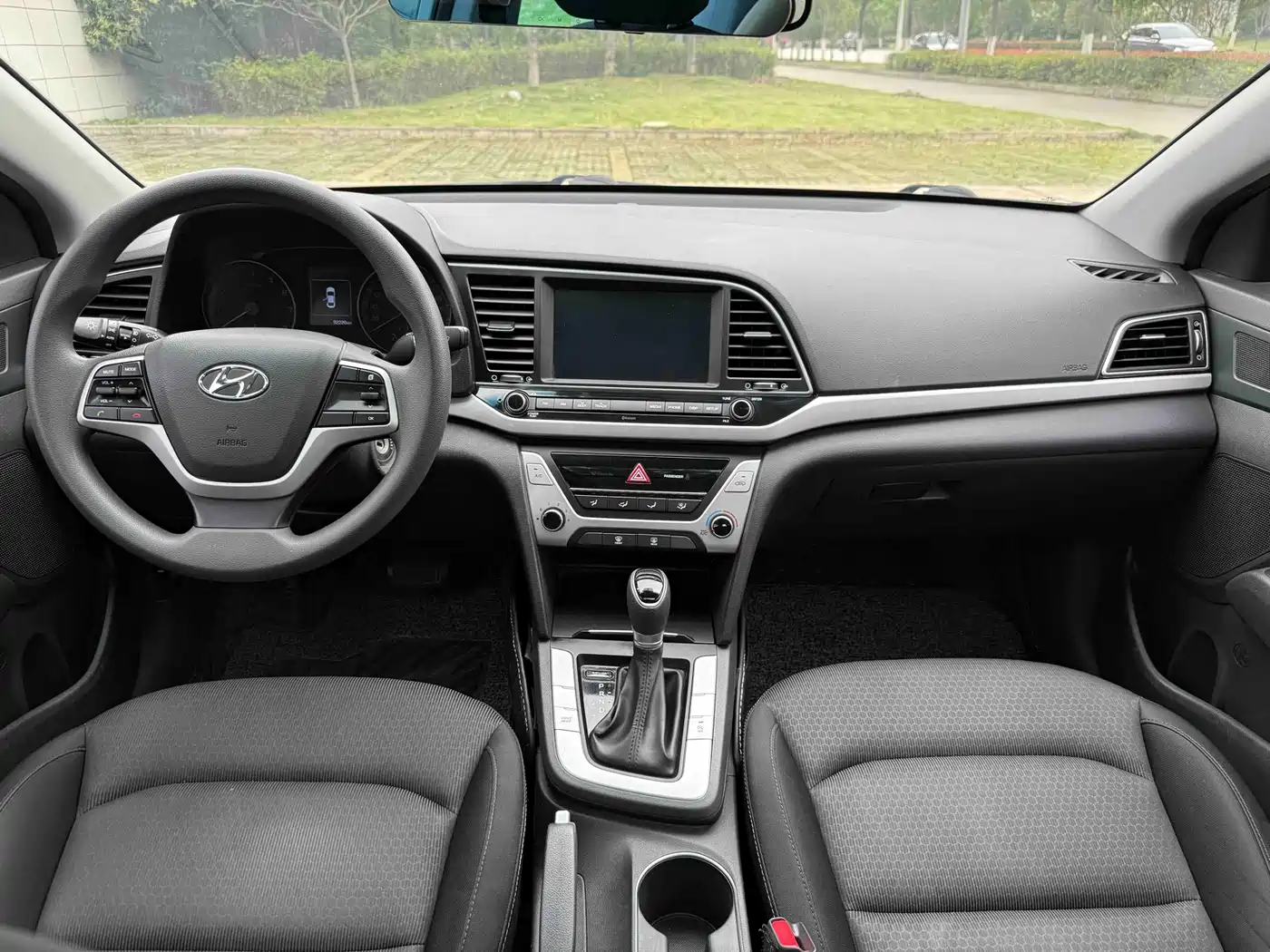 Hyundai Elantra 2016 Model 1.6L Automatic Smart Elite фото 10