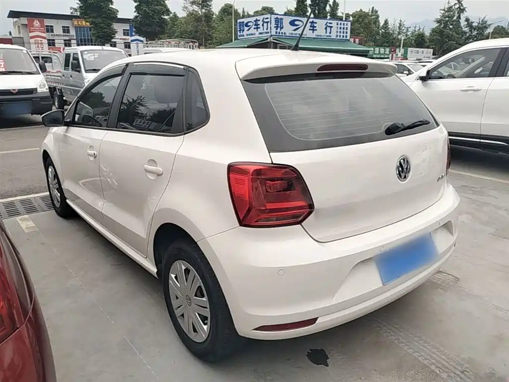 Volkswagen Polo 2016 1.4L Manual Trend фото 5