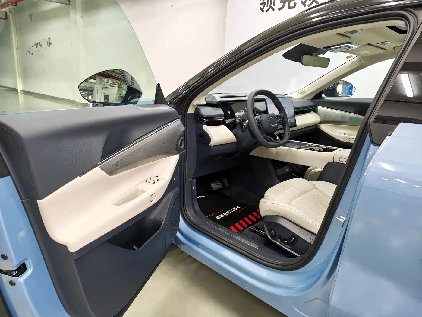 Lynk & Co 08 EM-P 2026 Model Base Trim фото 3