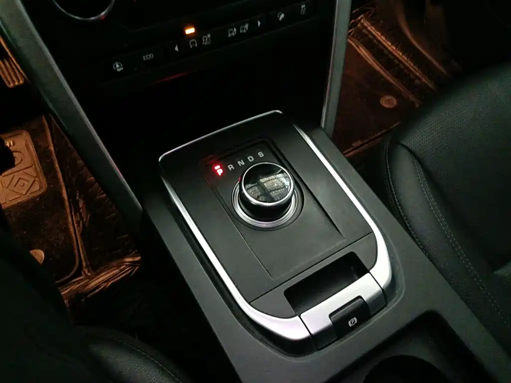 Land Rover Discovery Sport 2019 240PS SE Edition China VI фото 11