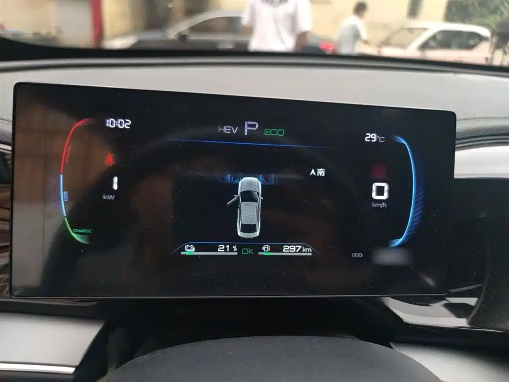 BYD Qin PLUS 2023 Champion Edition DM-i 120KM Leading Type фото 4