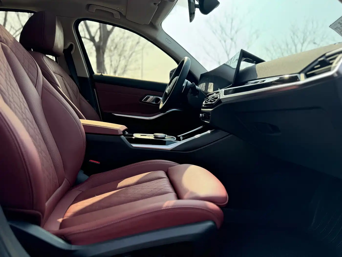 BMW 3 Series 2024 320i M Sport Package фото 16