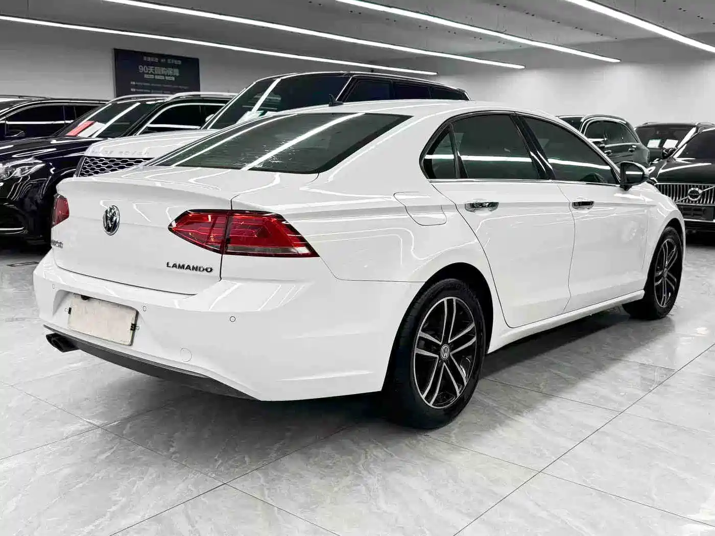 Volkswagen Lamando 2017 230TSI DSG Trend Edition фото 4