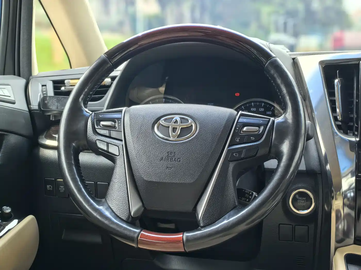 Toyota Alphard 2018 3.5L Luxury фото 11