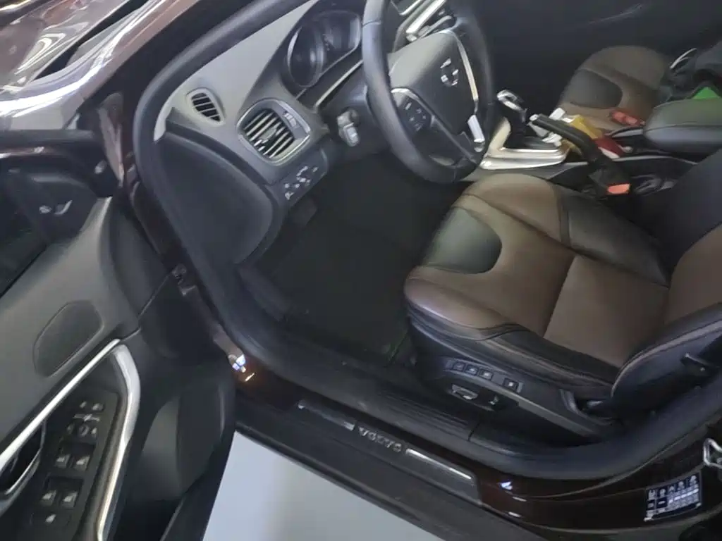 Volvo V40 2018 2017 Cross Country T3 Inscription