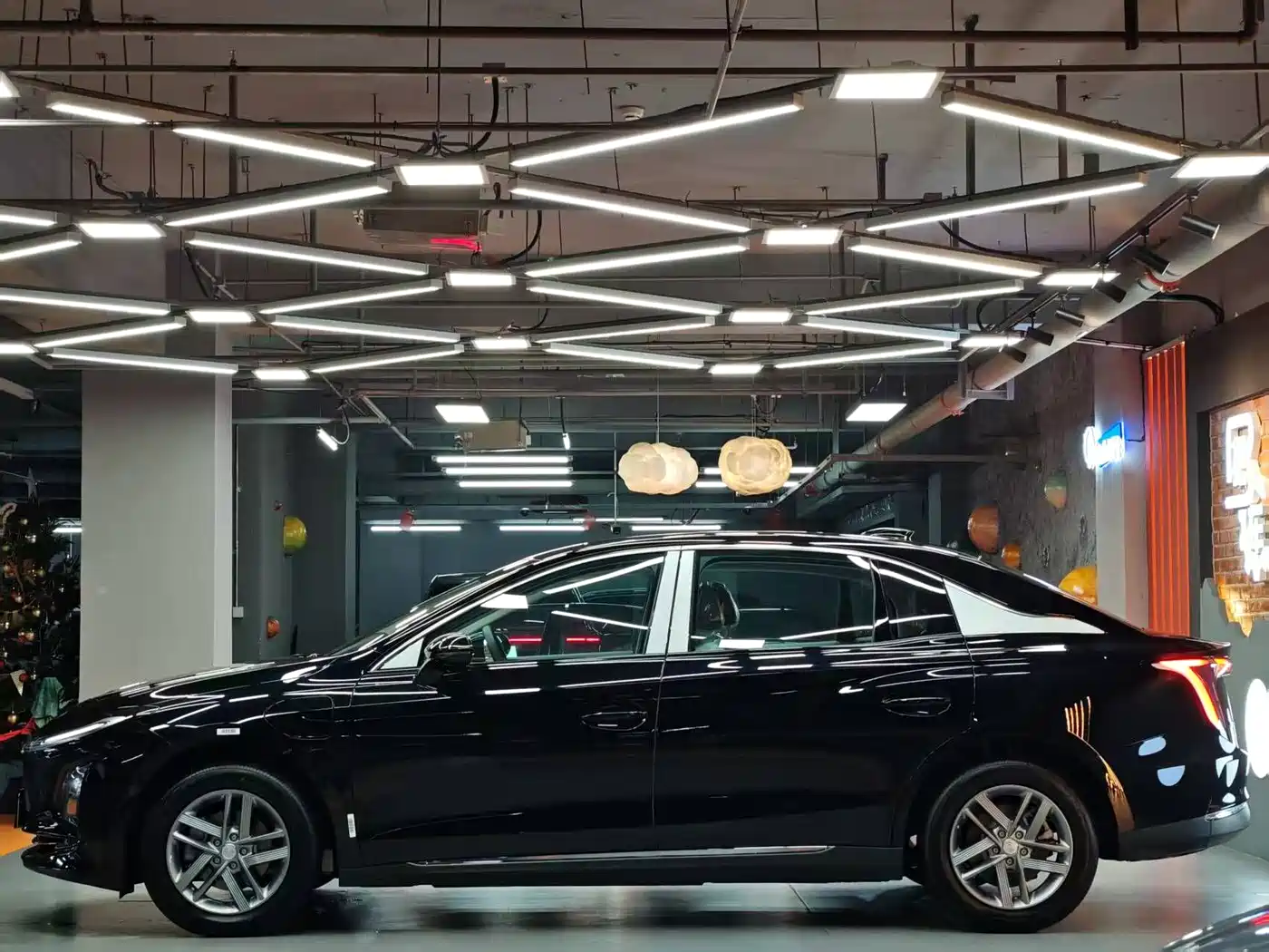Hongqi E-QM5 2025 610km PLUS фото 8