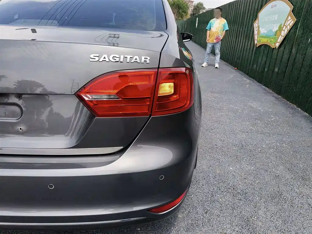 Volkswagen Sagitar 2014 Facelift 1.6L Automatic Comfort фото 8