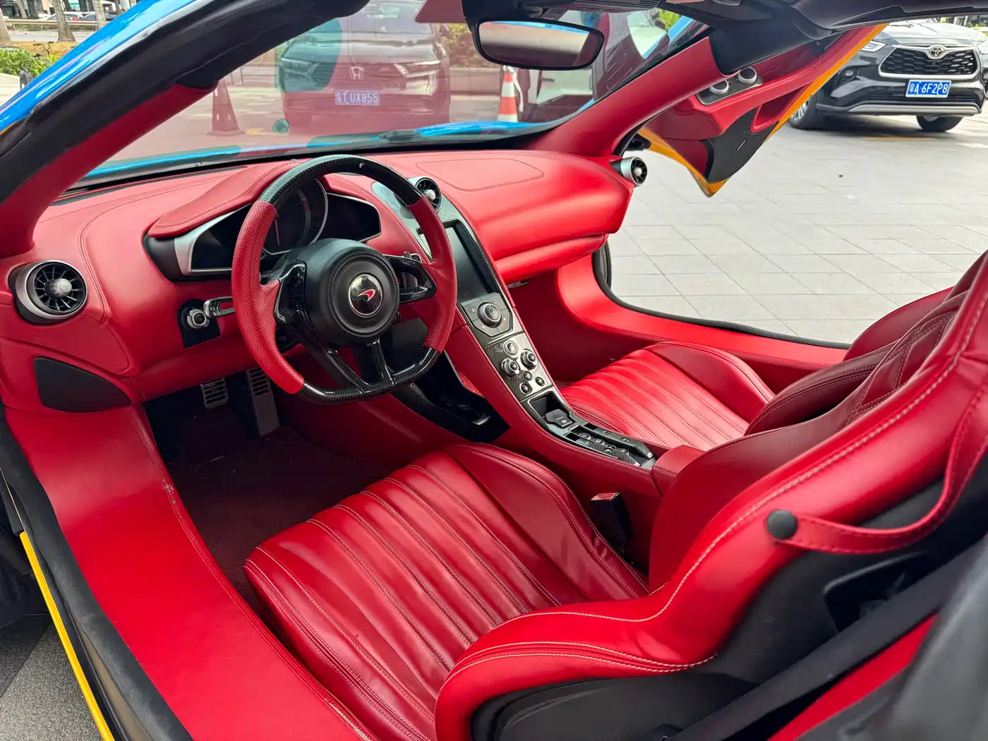 McLaren 12C 2013 3.8T SPIDER 50th Anniversary Edition фото 15