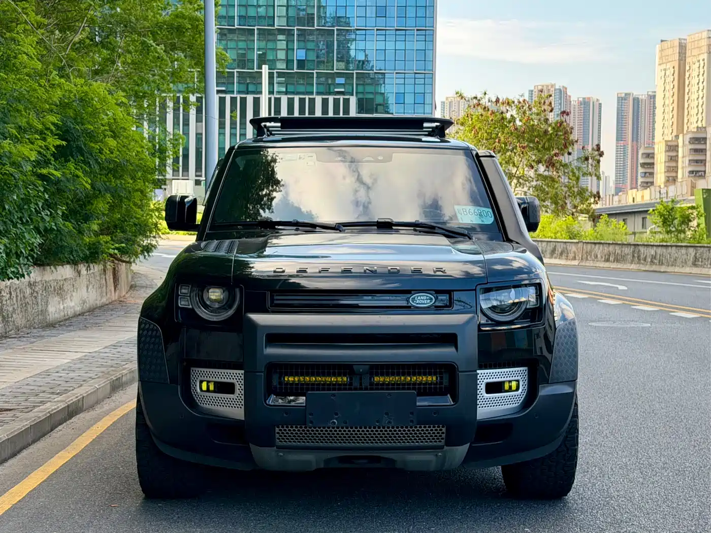 Land Rover Defender 2022 110 P400 Dark Special Edition фото 2
