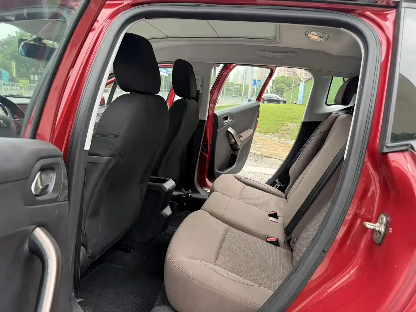 Peugeot 2008 2014 1.6L Automatic Fashion Edition фото 14