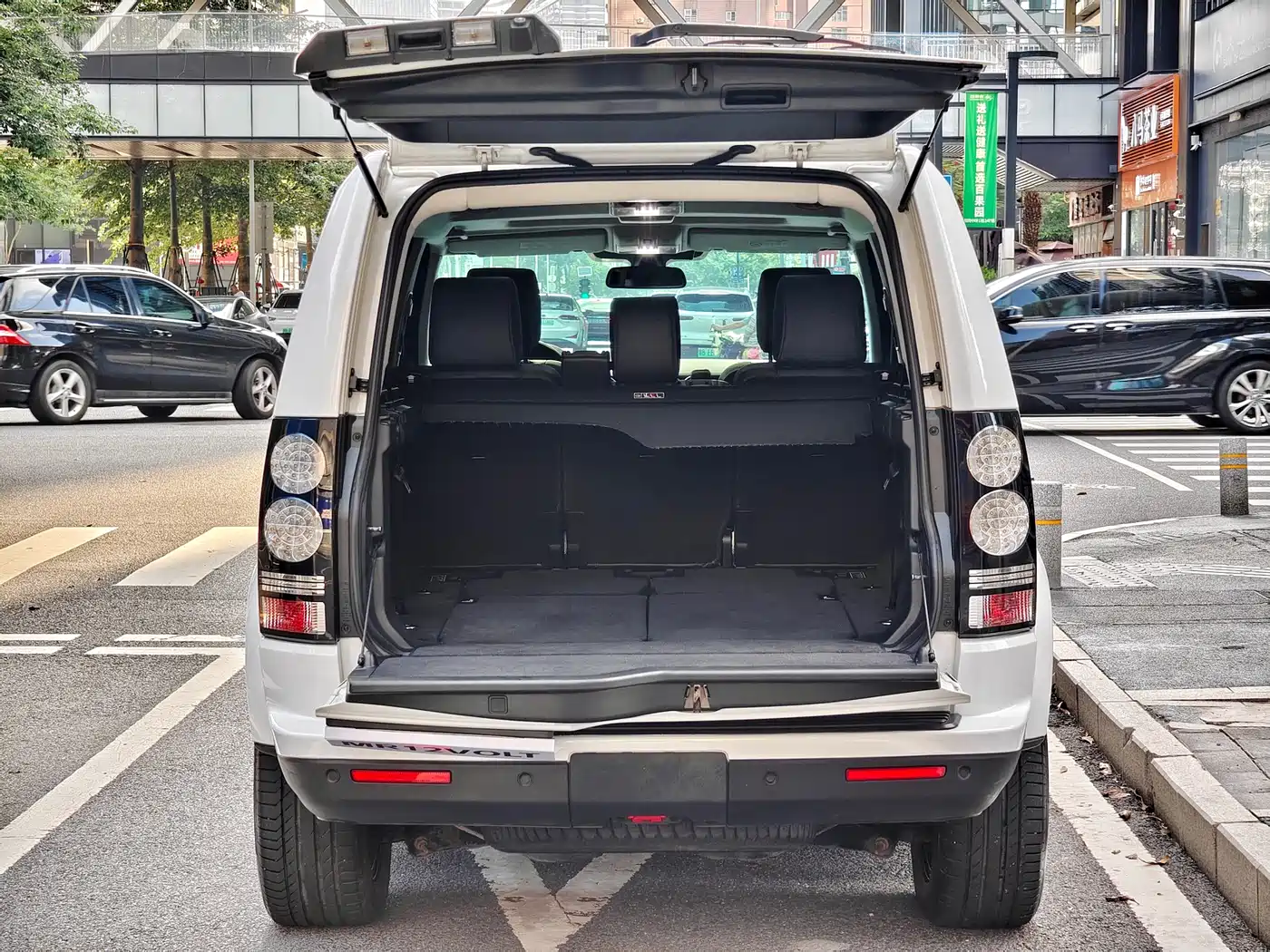Land Rover Discovery 2014 3.0 SDV6 HSE Diesel фото 8