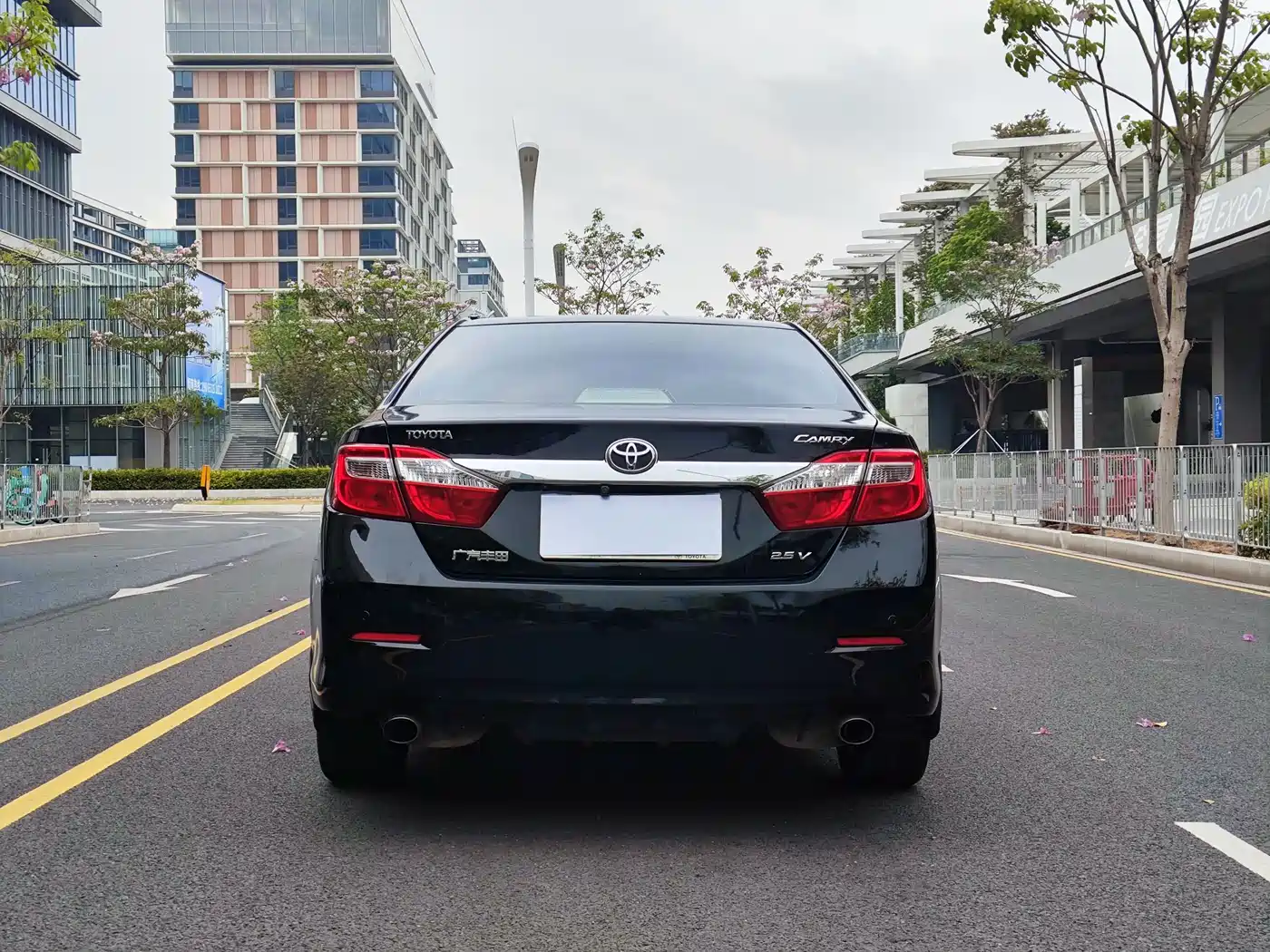 Toyota Camry 2012 2.5V Premium Navigation Edition фото 5