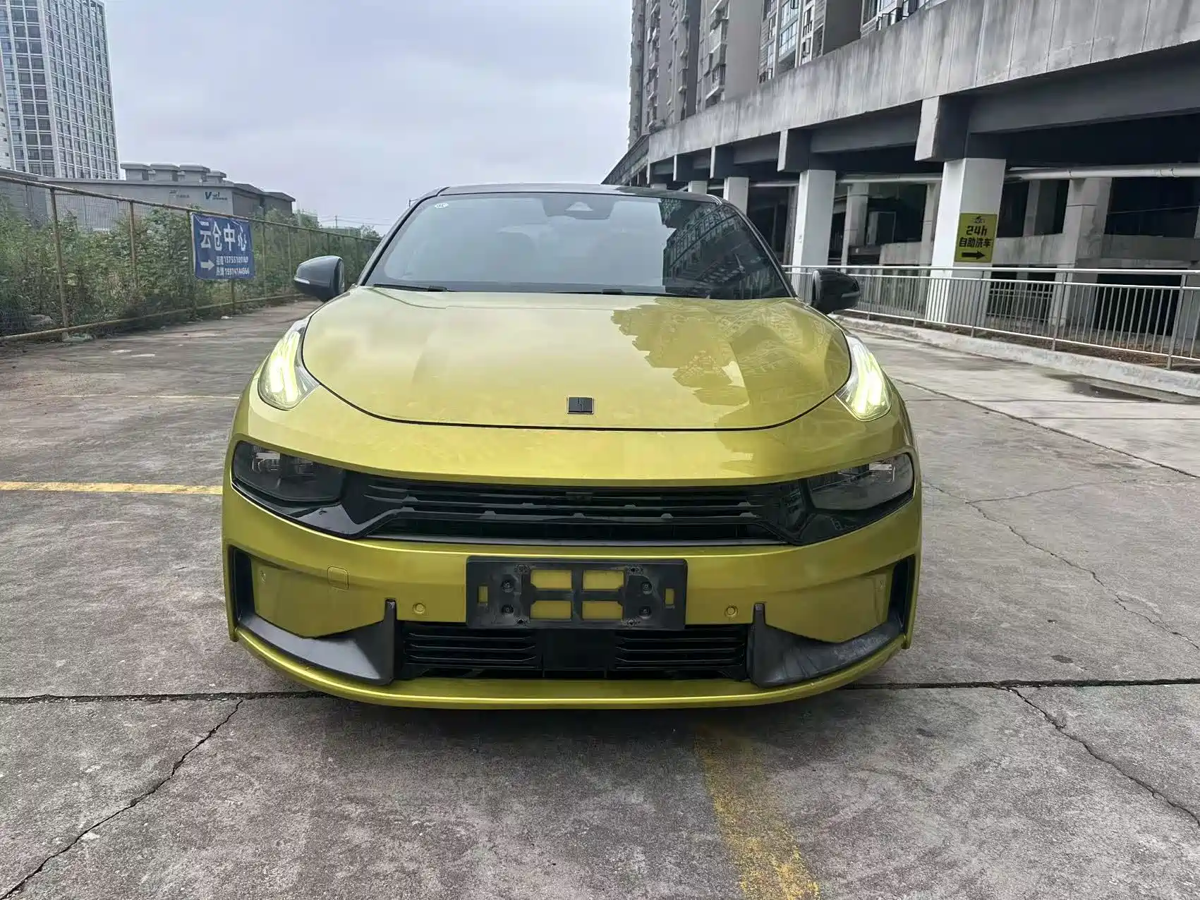 Photo 2 - Lynk & Co 03