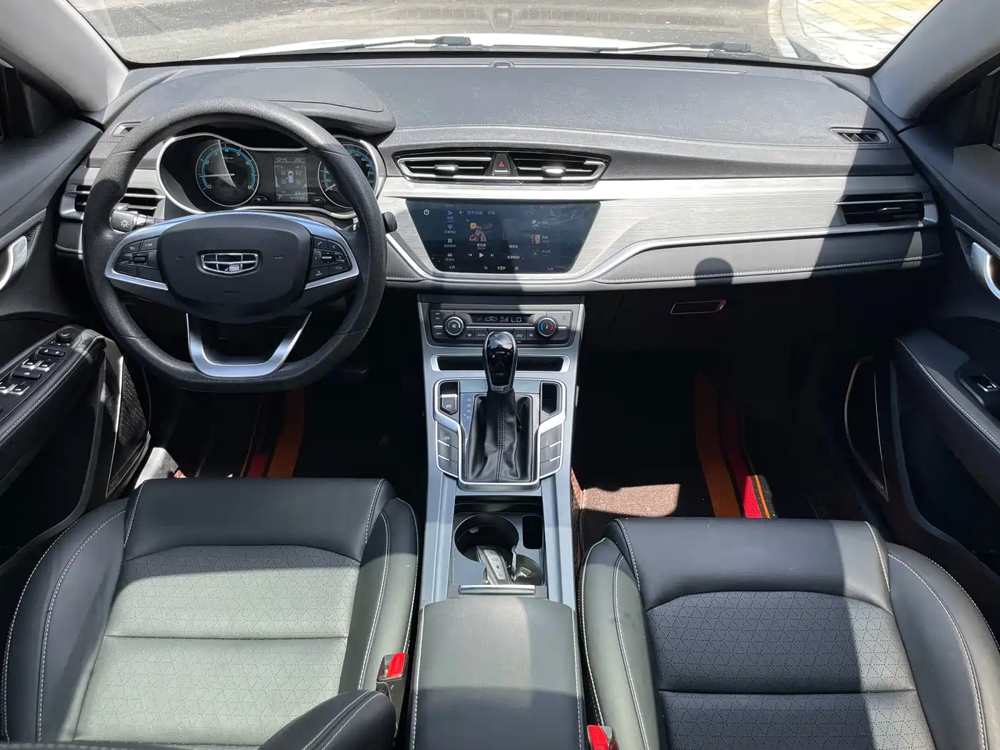 Фото 10 - Geely Emgrand