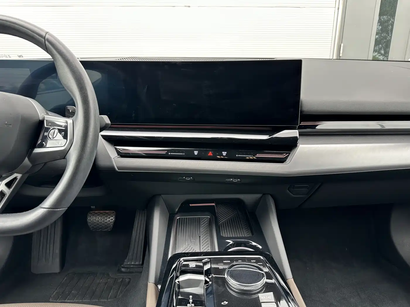 BMW 5 Series 2024 525Li M Sport Package фото 8