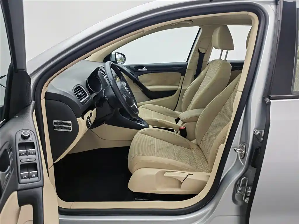 Volkswagen Golf 2012 1.6 Automatic Comfort Type фото 10