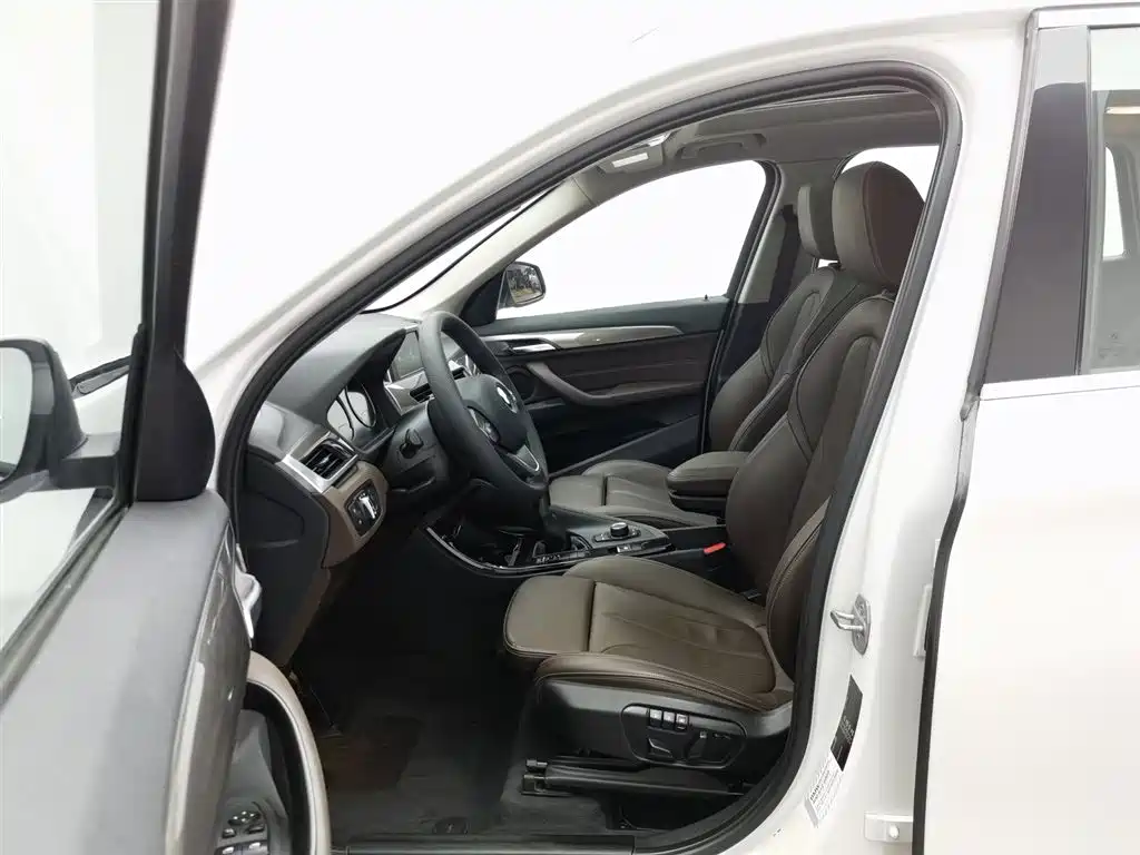 BMW X1 2019 sDrive18Li Premium Model фото 10