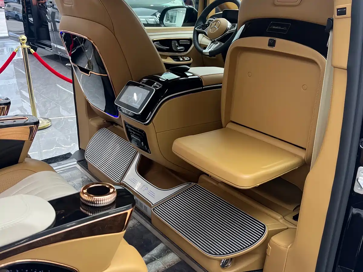 Mercedes-Benz V-Class 2024 V 300 L Long Wheelbase Premium фото 10