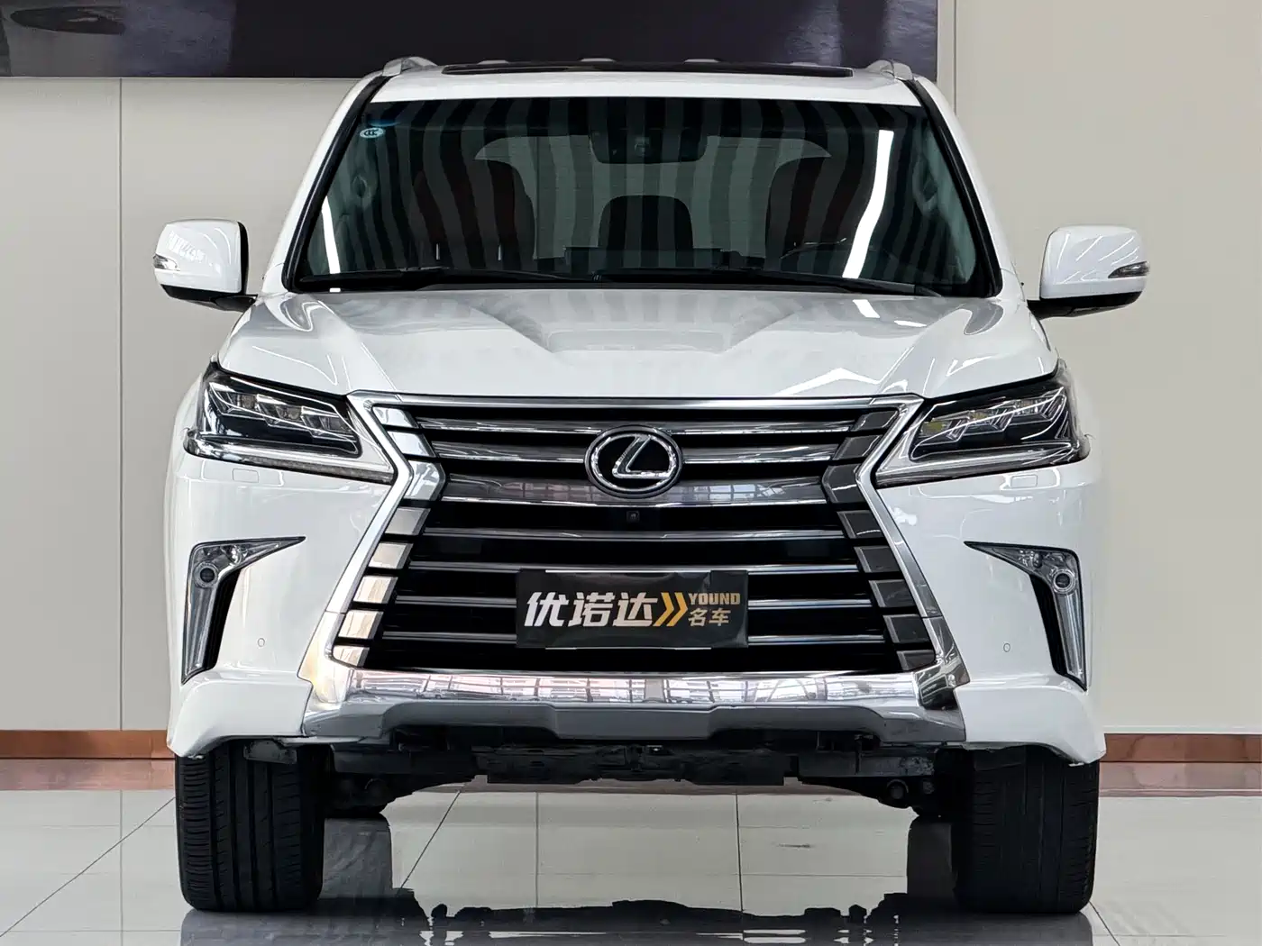 Lexus LX 2016 570 Dynamic Luxury Edition фото 2