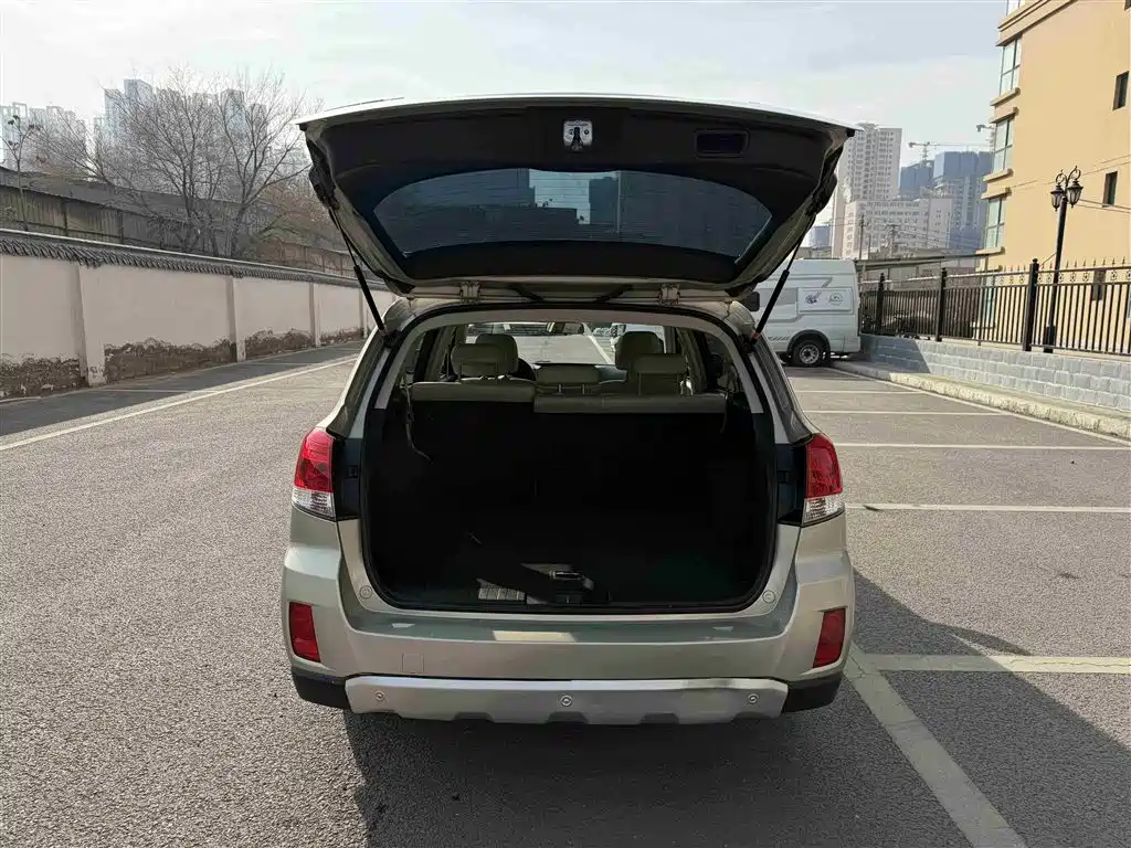Subaru Outback 2010 2.5i Luxury Navigation фото 12