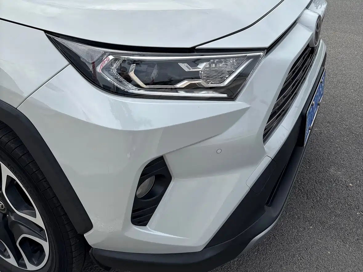 Toyota RAV4 Rongfang 2020 2.0L CVT 4WD Premium Edition фото 6
