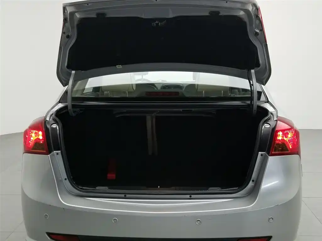 Buick Excelle 2015 1.5L Manual Premium фото 16